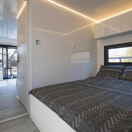 Hausboat Erik Úszó hotel Hrdoňov